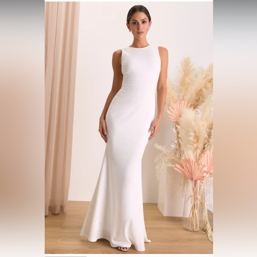 Lulu's Elegant White Sleeveless Wedding Gown Medium